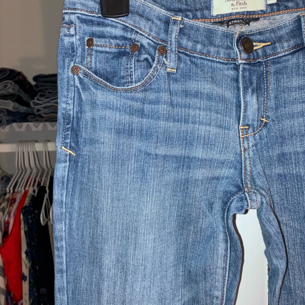 A&F Emma Low Rise Jeans - Picture 5 of 15